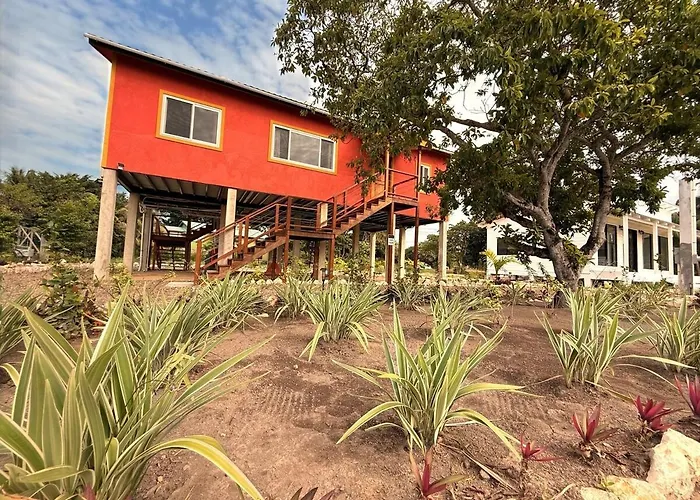 Modern Belize Retreat - Beach Club & Walk To Beach!