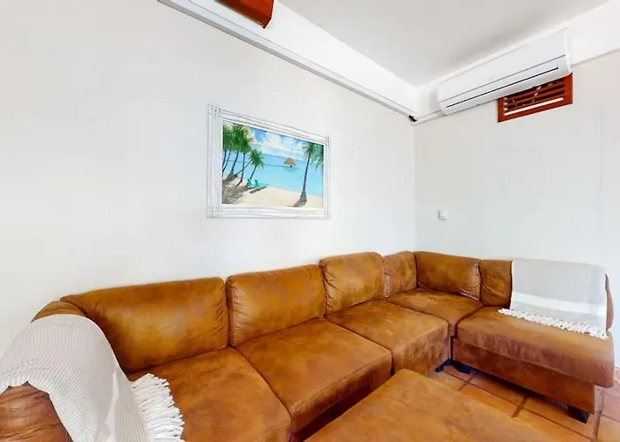 Charming Beachfront Condo With A Kitchenette Shared Pool Wifi & Beach Access