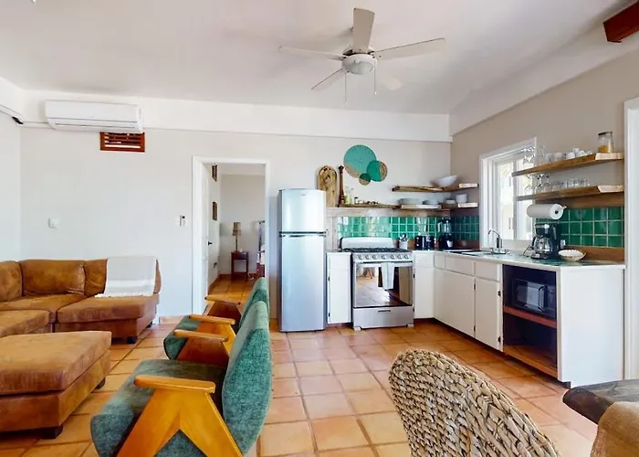 Charming Beachfront Condo With A Kitchenette Shared Pool Wifi & Beach Access